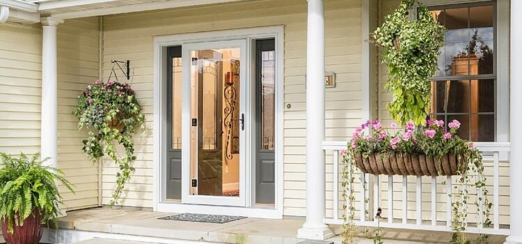 screen door installation in Thousand Oaks